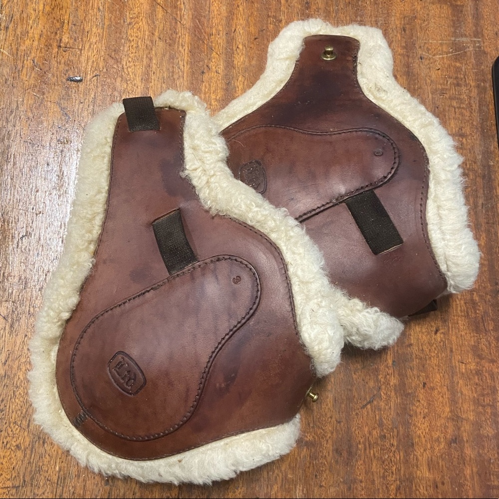 Beval Ltd. Leather Sheepskin Lined Hind Boots